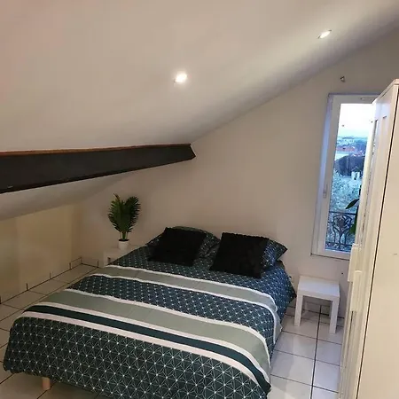 Nid Douillet Proche Paris * Vitry-sur-Seine